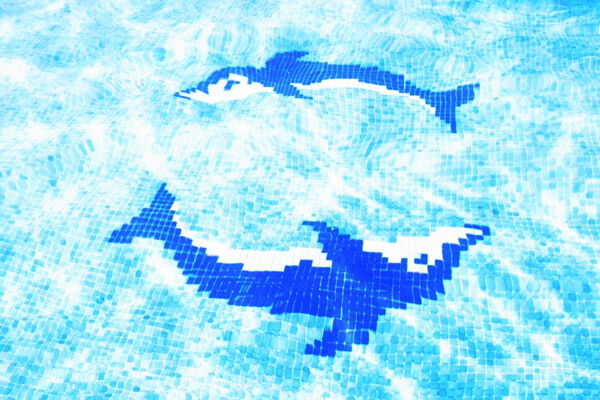 Modernes Haus vor blauem Himmel